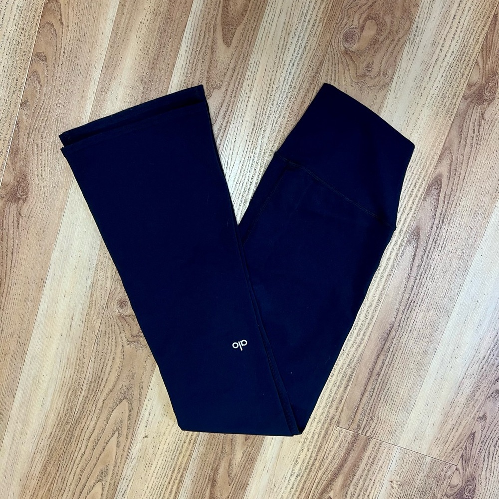 ALO Airbrush High Waist 7/8 Yoga Black Bootcut leggings